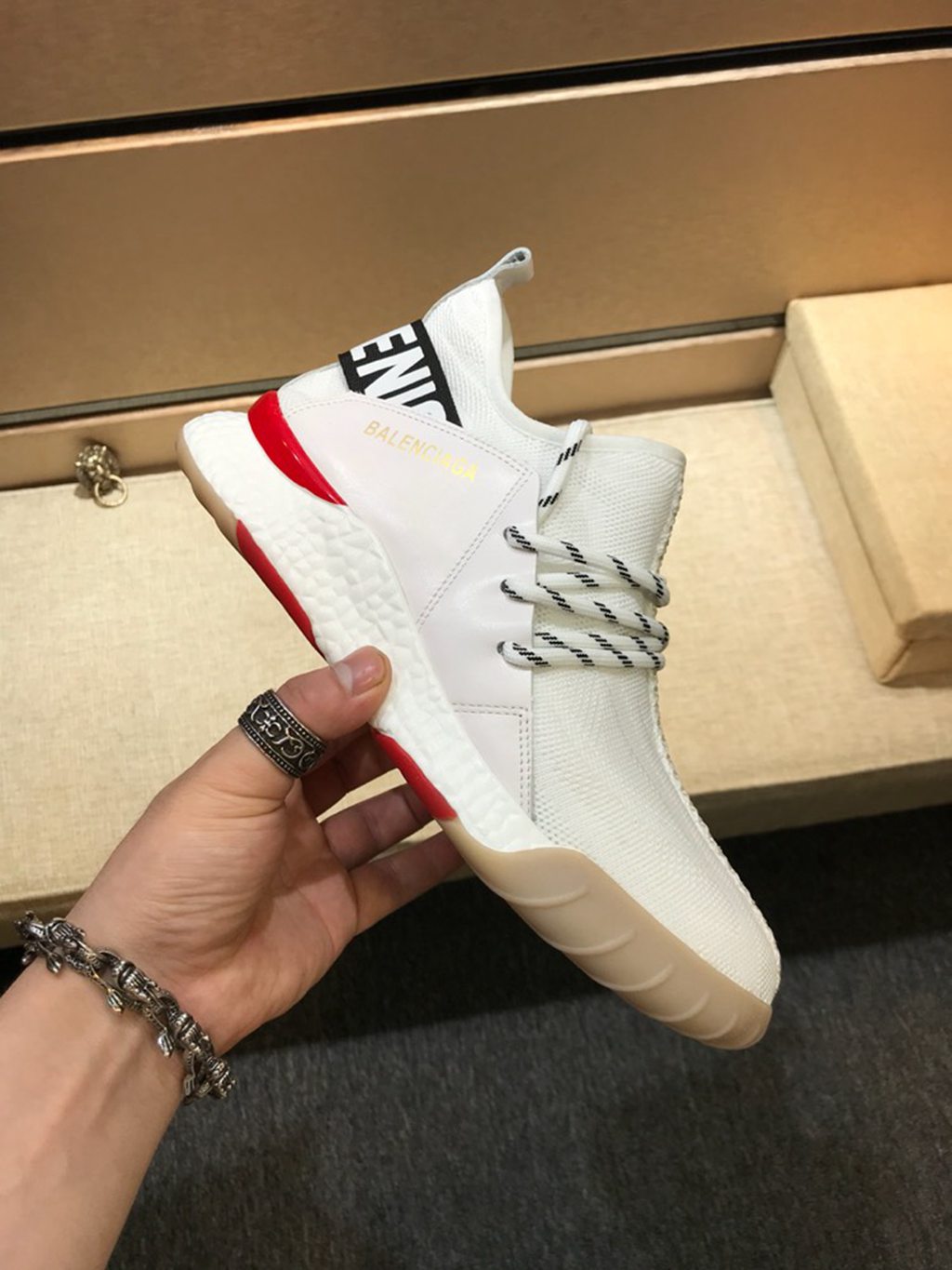 BLG  sneaker